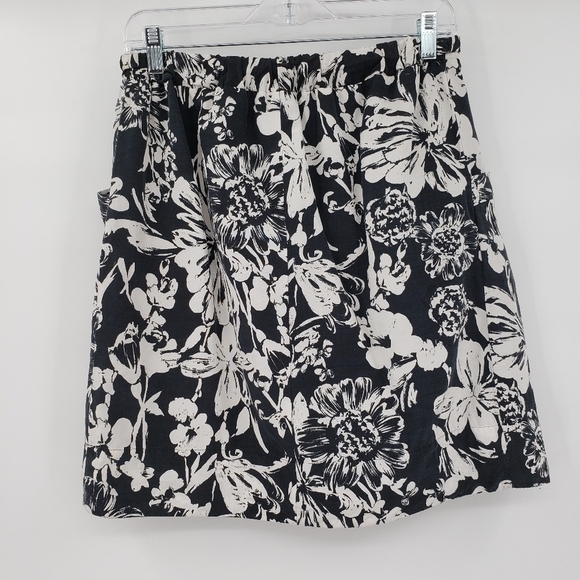 LOFT Black and White Silk Blend Pull on Floral Skirt w/ Pockets - Picture 3 of 6